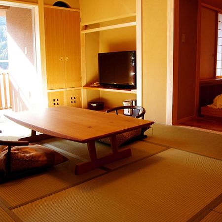Gero Onsen Yukyunohana Zimmer foto